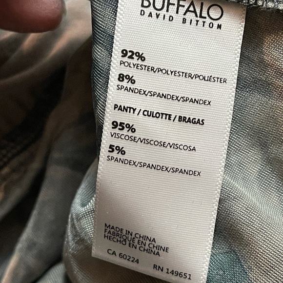 Buffalo Gray Velour Floral Bodysuit. Size S/P - Picture 5 of 6